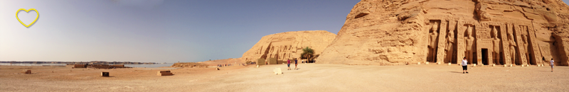 O Lago Nasser, o Templo de Nefertari e o Templo de Ramsés.