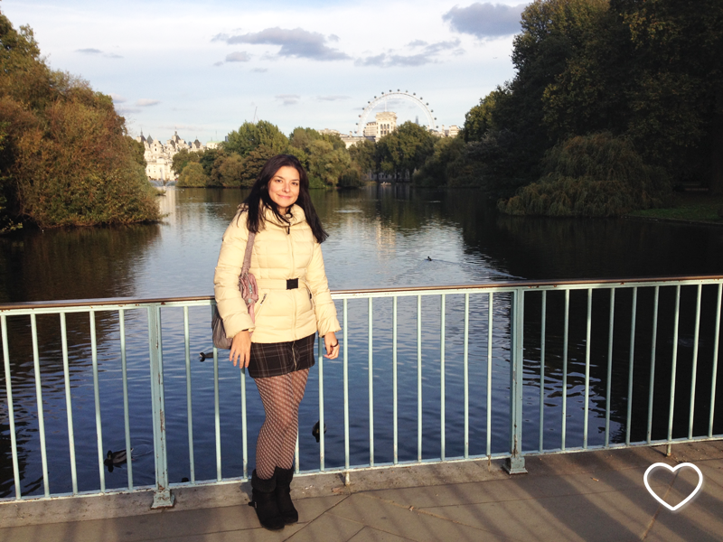 Aproveitando a tarde no parque. London Eye, ao fundo. No Saint James Park.